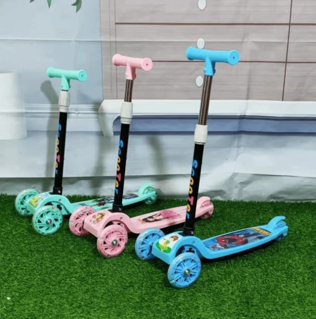 Kids 3-Wheel Lean-to-Steer Kick Scooter with LED Flashing Wheels & 3-Level Height Adjustable Handlebar | Outdoor Toy for Boys & Girls - Image 2